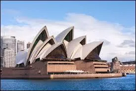 Combien d'années a duré la construction de l'Opéra de Sydney ?