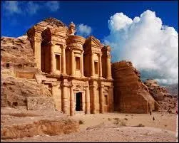 Dans quel pays se trouve la cité de Pétra ?