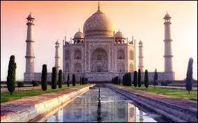 Pour qui l'empereur Shâh Jahân a-t-il construit le Taj Mahal ?