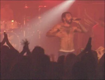 Qui est le chanteur de ce groupe ?