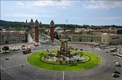 Il s'agit d'une des places les plus touristiques de Barcelone :