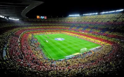 Le Football Club Barcelone est considéré comme le meilleur club de football au monde. Son stade peut contenir près de 100 000 spectateurs ! Mais comment s'appelle-t-il ?