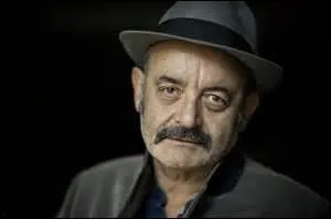 « Chanter l'hiver, chanter l'automne
Le clair et l'obscur des hommes
Chanter sous le vent et la pluie ».
Formidable interprète, auteur et compositeur.