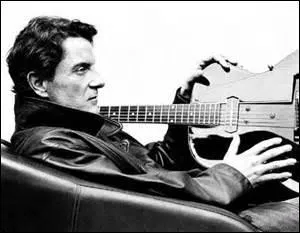 Francis Cabrel chante : « Elle disait que vivre était cruel
Elle ne croyait plus au soleil
Ni aux silences des églises
Et même mes sourires lui faisaient peur
C'était l'hiver dans le fond de son cur
Le vent n'a jamais été plus froid. »
Quel est le titre ?