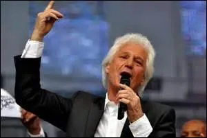 Gérard Lenorman chante : « Je me souviens de ces matins d´hiver 
Dans la nuit sombre et glacée 
Quand je marchais à côté de mon frère 
Sur le chemin des écoliers. »
Quel est le titre ?