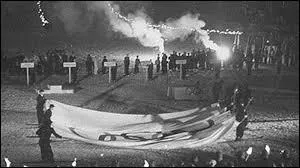 Avec quelle sportive Pierre Brunet participe-t-il à l'épreuve de patinage artistique ?