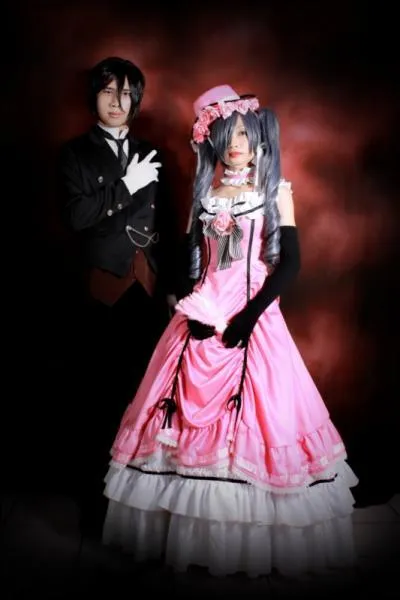 Quels personnages sont représentés par ces cosplays ?