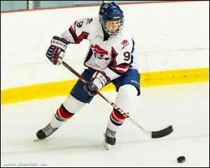 Pendant ce temps, les amateurs de ----- sur glace disputeront un match sur le lac déjà gelé.