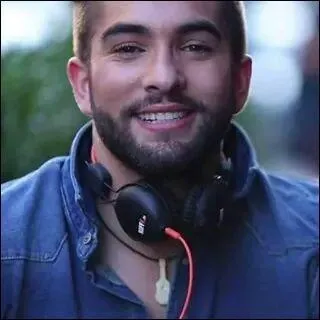 À qui a-t-il pris son nom de scène "Girac" ?