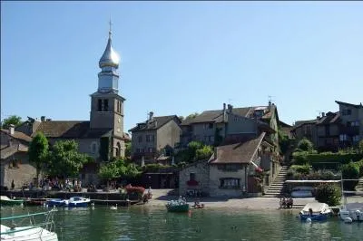 A Yvoire, superbe village au bord du lac Léman, au riche passé, vous pourrez assister en octobre à la fête des :