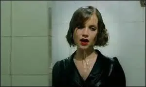 Plus qu'un fait divers, cette affaire est devenue est un véritable fait de société. Claude Chabrol s'est emparé de cette tragédie pour en faire un film. Quelle actrice interprétait le rôle de "Violette" ?