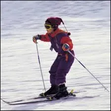 Quelle &eacute;tait la nationalit&eacute; de l'homme qui a remport&eacute; 3 m&eacute;dailles de suite en ski alpin ?