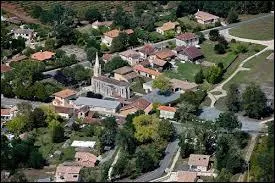 Nous survolons la commune Girondine de Saint-Magne. Nous sommes en région ...