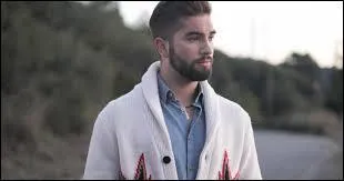 Complétez les paroles de "Elle m'a aimé" : Je l'ai revue deux ans plus tard , maman d'une ..... petite fille