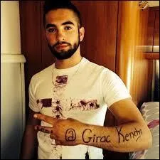 Complétez les paroles de "Bella" (chanson reprise de Maître Gims) : À ses pieds que des disciples qui devenaient vite .......