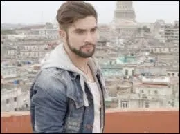 Complétez les paroles de "Conmigo" : Au ralenti, je t'ai vue t'avancer, devant ta beauté, j'reste .......