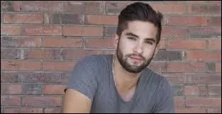 Complétez les paroles de "Je m'abandonne" : J'suis pas novice, j'aime innover, c'est mon côté .......