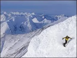 Quel Autrichien fut exclu des &eacute;preuves de ski auxquelles il allait participer ?