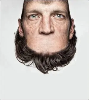 Vous faites quelque chose au détriment de quelqu'un, bien que fait en sa présence...