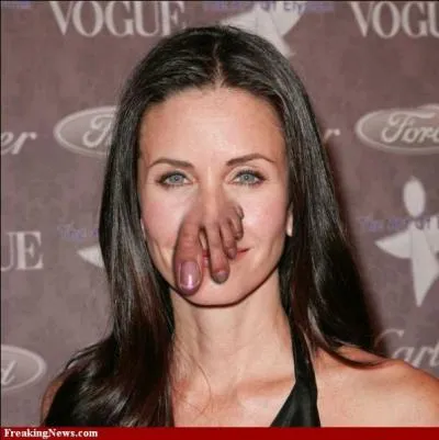 Vous faites des grimaces à quelqu'un, vous lui faites donc...