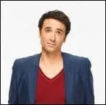 Comment s'appelle le professeur d'histoire/géographie ?