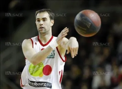 Qui est cet ancien joueur de la SIG ?