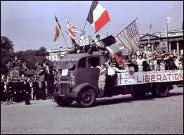 Quand ont eu lieu la libération de la France, le rétablissement de la République, l'adoption du droit de vote des femmes, et la sécurité sociale ?