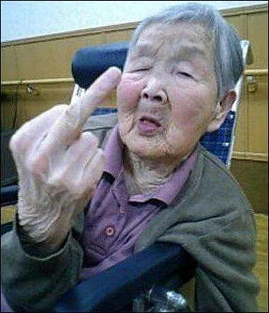 Oui je suis vieille et alors, ça ne me pose pas de sushi, et tu sais ce que je te dis !