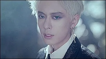 De quel groupe fait partie Donghyun ?