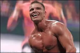 Comment s'appelle ce catcheur qui fait partie de la 'dynastie Hart' ?