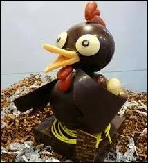 Pour quelle fête ce genre de poule en chocolat remplit-il les vitrines et nos estomacs ?