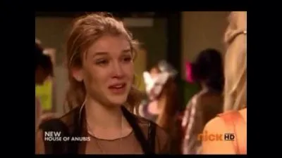 Sur cette photo, pourquoi Nina pleure-t-elle ?