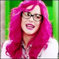 Dans la saison 3, en qui se déguise Violetta ?