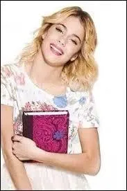 Dans la saison 3, quelle chanson chante-t-elle en anglais ?