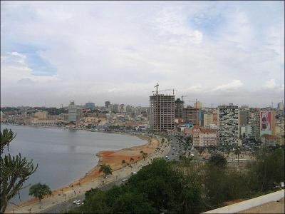 En raison de l'importation de quasiment tous ses produits de consommation, Luanda est la capitale la plus chère du monde pour les expatriés. De quel pays est-elle la capitale ?