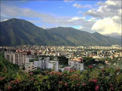 Caracas, la capitale du Venezuela, détient le triste record d'être :