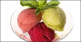 Parmi ces ingrédients, lequel ne rentre pas dans la composition d'un sorbet glacé ?