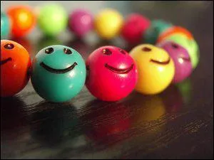 A la place des crayons ils avaient des mines, en guise de cravate des cordes de lin, ne vous étonnez pas si leur tout premier crime fut d'avoir fait mourir leur maman de chagrin : Comment étaient-ils habillés ?