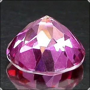 Cette pierre est une topaze :