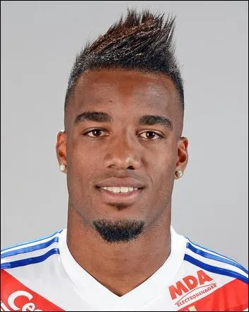 Quel est ce joueur de foot ?