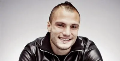 Quel est ce joueur de foot ?