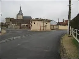 Nous traversons la commune Eurélienne du Boullay-Mivoye. Nous sommes en région ...