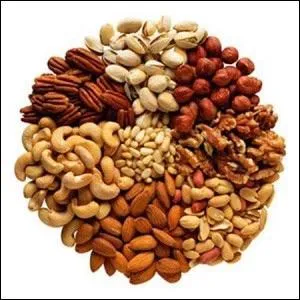 Les fruits secs comme les noix, les noisettes, les amandes, etc. sont très riches en :