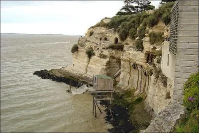 A Meschers-sur-Gironde en Charente-Maritime vous pourrez vous extasier devant les Grottes de Régulus mais d'où vient leur nom ?