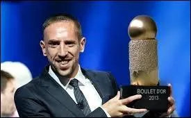 Dans le milieu du football professionnel, il existe de nombreuses récompenses individuelles. Trouvez l'intrus parmi ces trois réponses :