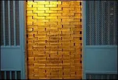 Au sein de ce camp militaire situé dans le Kentucky, le gouvernement fédéral américain entrepose les réserves d'or du pays. Quel nom porte-t-il ?