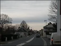 Nous traversons Pruniers, commune Indrienne située en région ...
