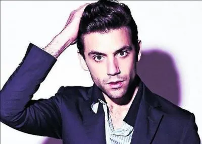 Comment s'appelle ce chanteur ?