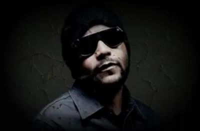 On continue dans les anciennes légendes, à l'exception que celui-ci rappe toujours, en solo, après son duo Arsenik, de 1992 à 2002 :