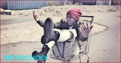 On change un peu pour du new school avec cet artiste reconnaissable à son bonnet rouge :